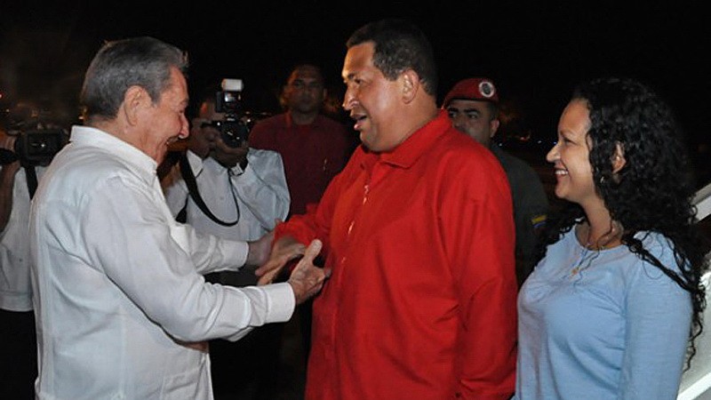 Hugo Chávez a Raul Castro